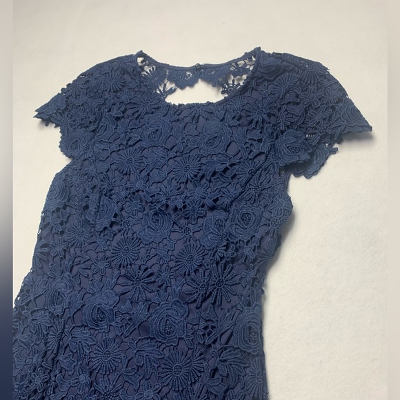 Lulus Navy Blue Open Back Dress all over lace - size Medium NWT - Picture 2 of 7